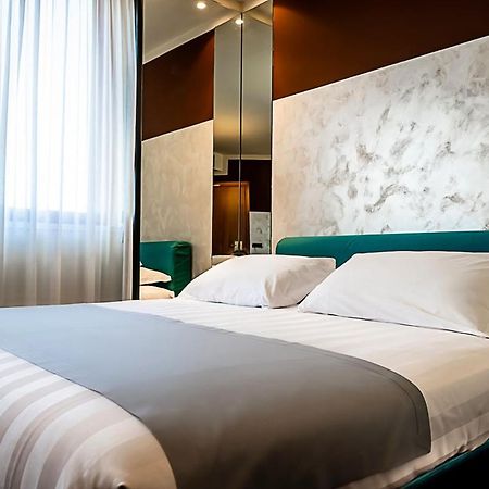 Business Hotel กาซาเล มอนแฟร์ราโต ภายนอก รูปภาพ