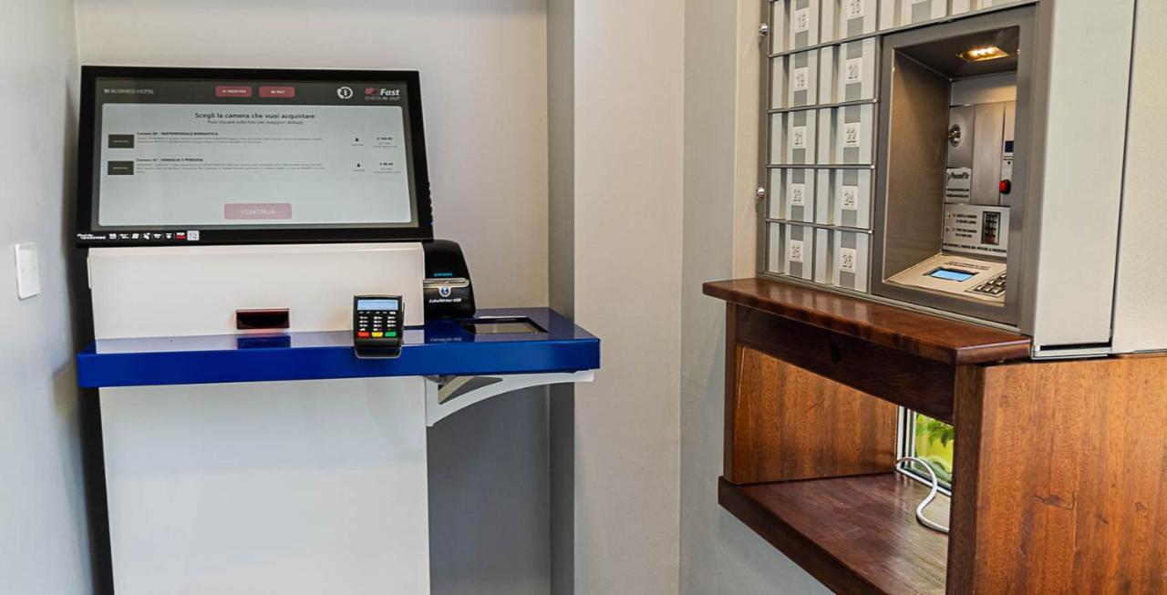Business Hotel กาซาเล มอนแฟร์ราโต ภายนอก รูปภาพ