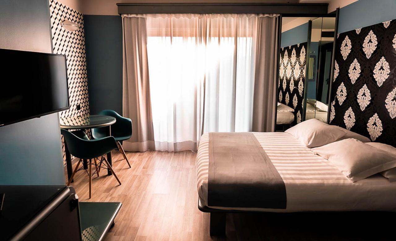 Business Hotel กาซาเล มอนแฟร์ราโต ภายนอก รูปภาพ