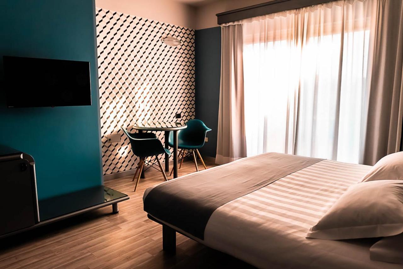 Business Hotel กาซาเล มอนแฟร์ราโต ภายนอก รูปภาพ
