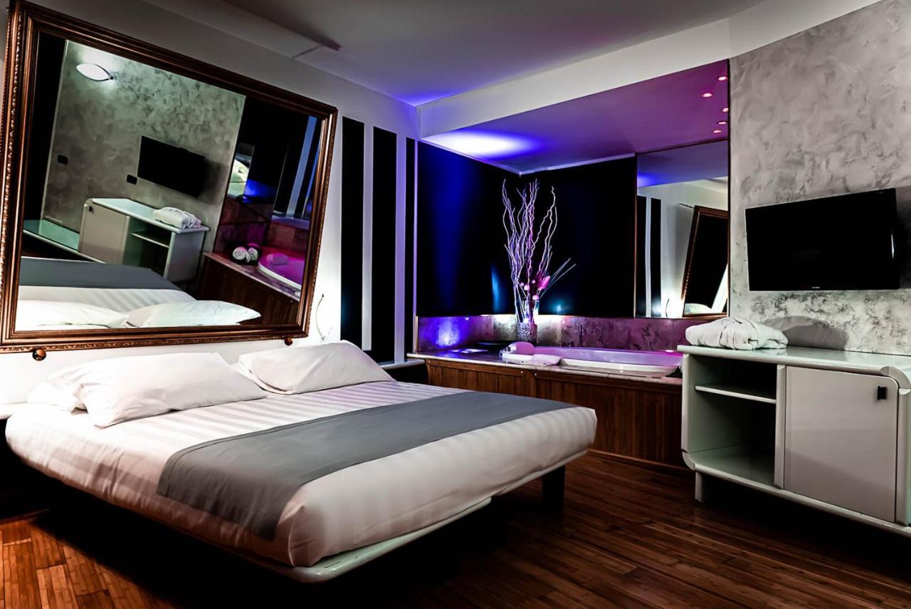 Business Hotel กาซาเล มอนแฟร์ราโต ภายนอก รูปภาพ