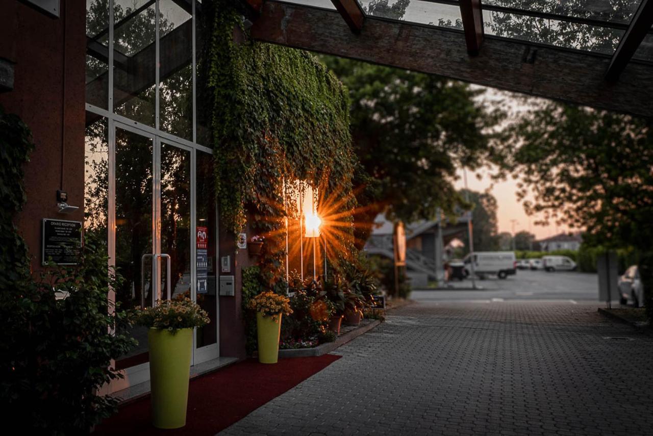 Business Hotel กาซาเล มอนแฟร์ราโต ภายนอก รูปภาพ