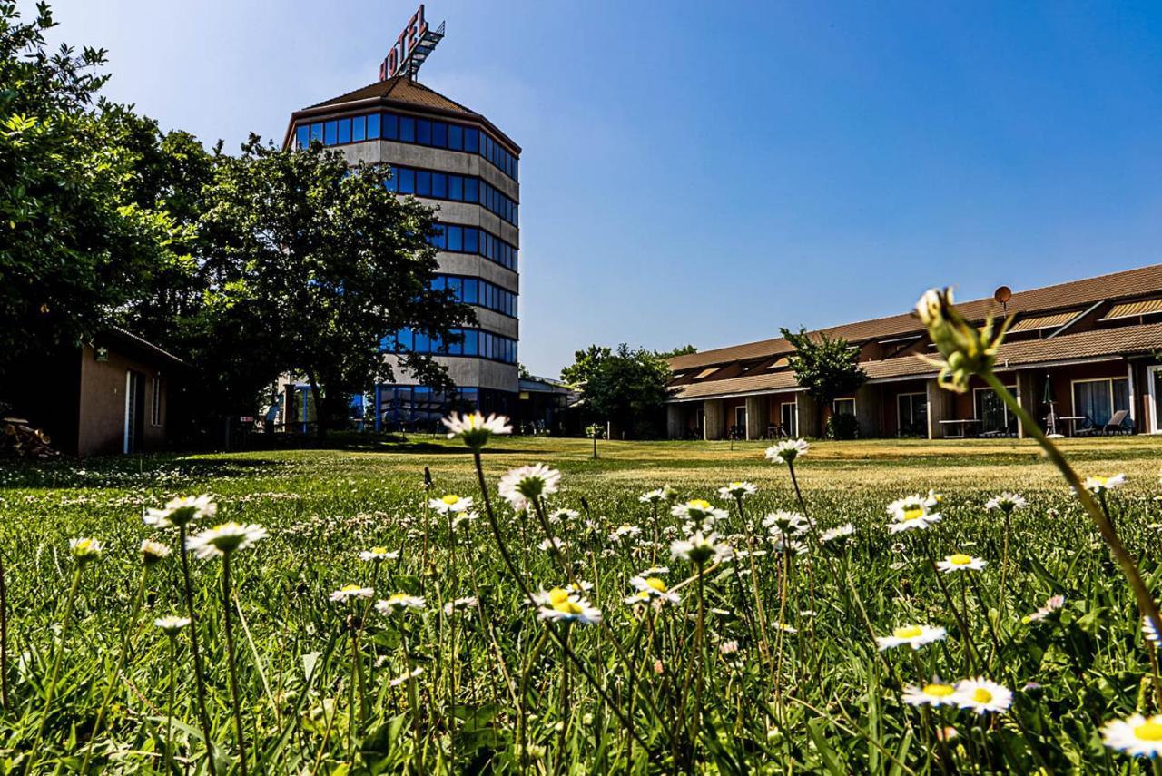 Business Hotel กาซาเล มอนแฟร์ราโต ภายนอก รูปภาพ