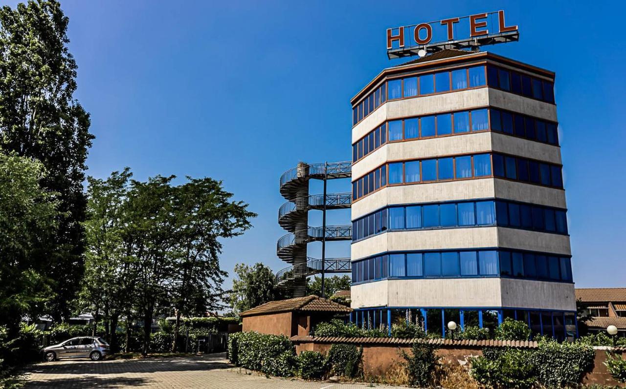 Business Hotel กาซาเล มอนแฟร์ราโต ภายนอก รูปภาพ