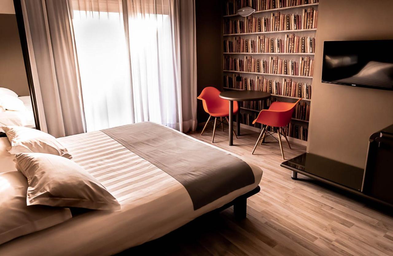 Business Hotel กาซาเล มอนแฟร์ราโต ภายนอก รูปภาพ