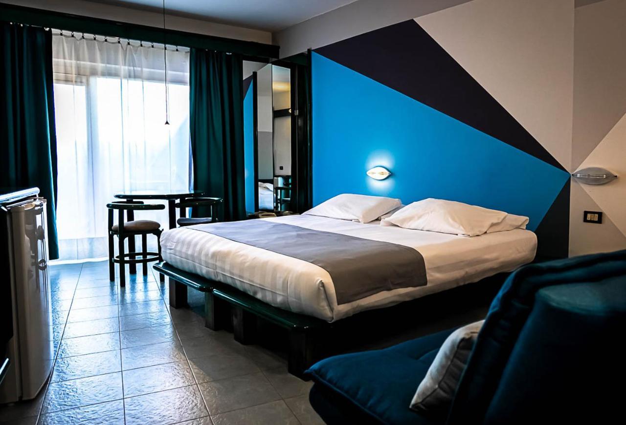 Business Hotel กาซาเล มอนแฟร์ราโต ภายนอก รูปภาพ
