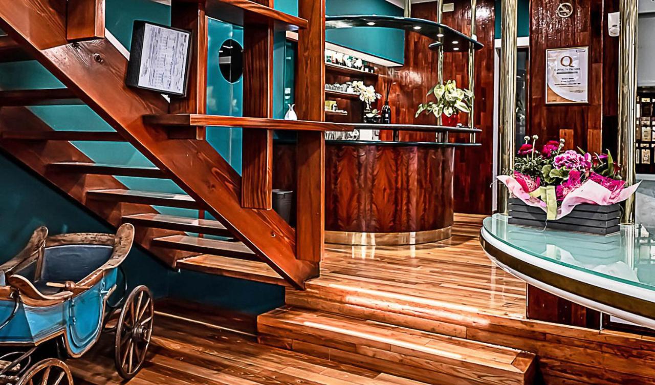 Business Hotel กาซาเล มอนแฟร์ราโต ภายนอก รูปภาพ
