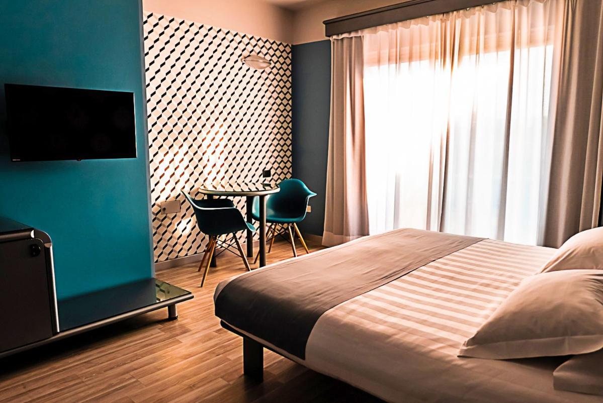 Business Hotel กาซาเล มอนแฟร์ราโต ภายนอก รูปภาพ